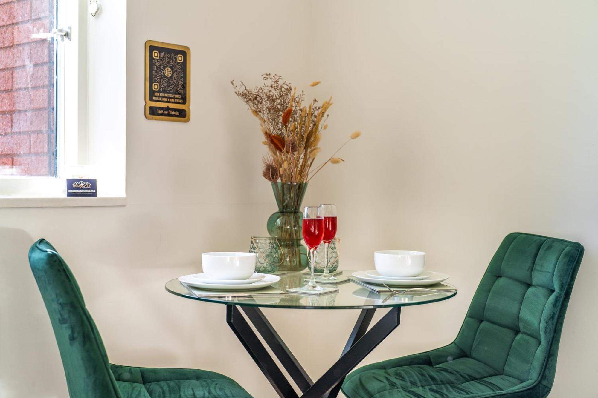 Luxury 1 Bedroom Serviced Apartment With Roof Terrace & Gym Stevenage Eksteriør bilde