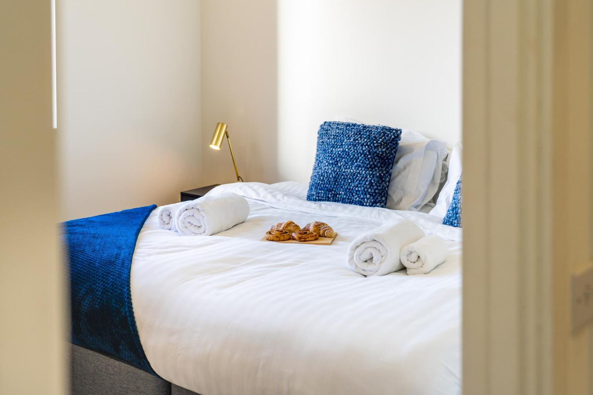 Luxury 1 Bedroom Serviced Apartment With Roof Terrace & Gym Stevenage Eksteriør bilde
