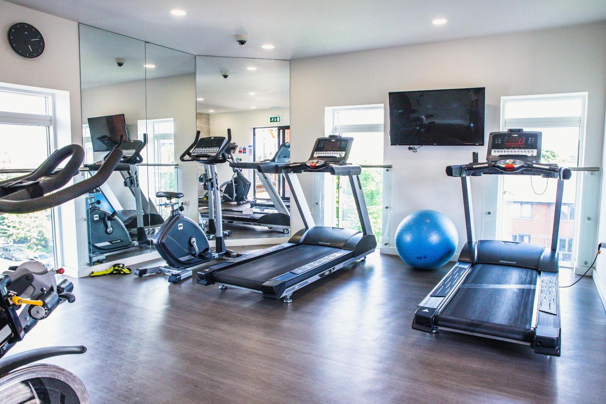 Luxury 1 Bedroom Serviced Apartment With Roof Terrace & Gym Stevenage Eksteriør bilde