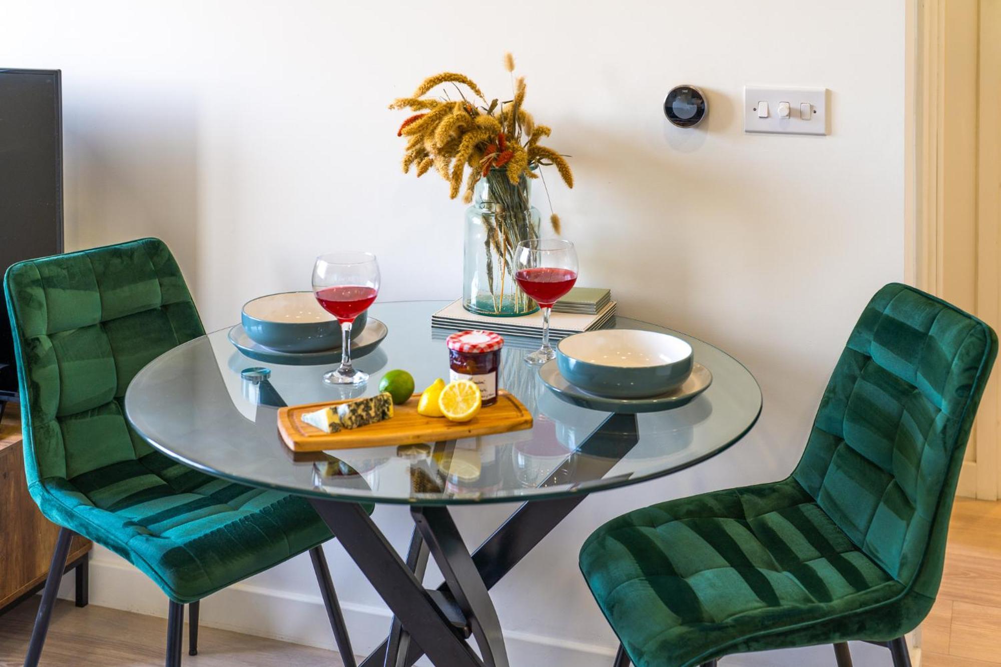Luxury 1 Bedroom Serviced Apartment With Roof Terrace & Gym Stevenage Eksteriør bilde