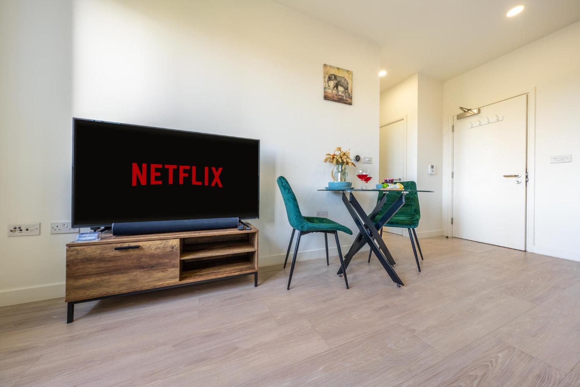Luxury 1 Bedroom Serviced Apartment With Roof Terrace & Gym Stevenage Eksteriør bilde