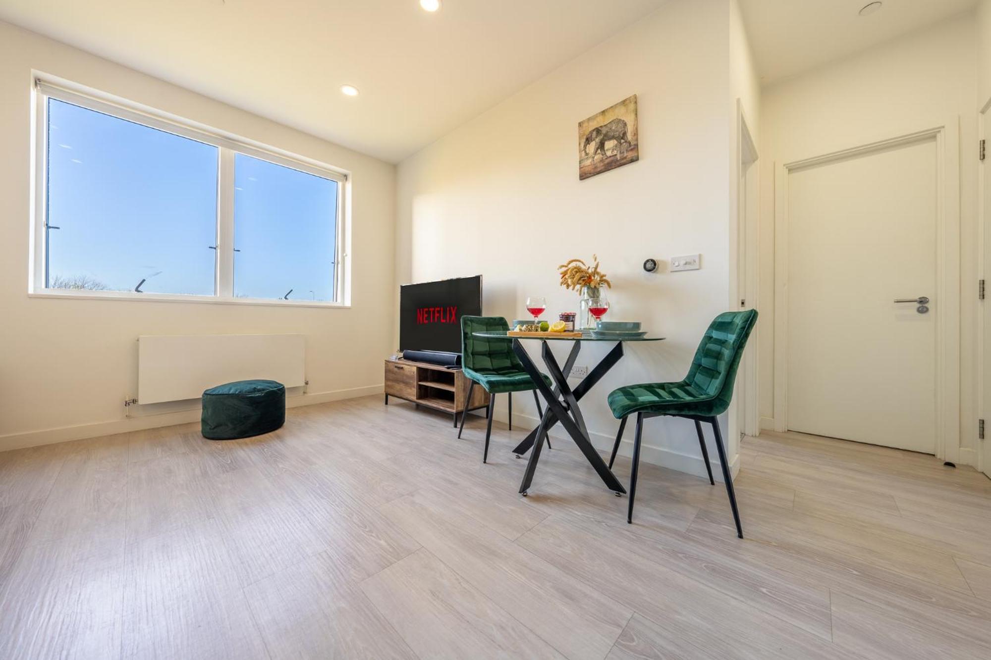 Luxury 1 Bedroom Serviced Apartment With Roof Terrace & Gym Stevenage Eksteriør bilde