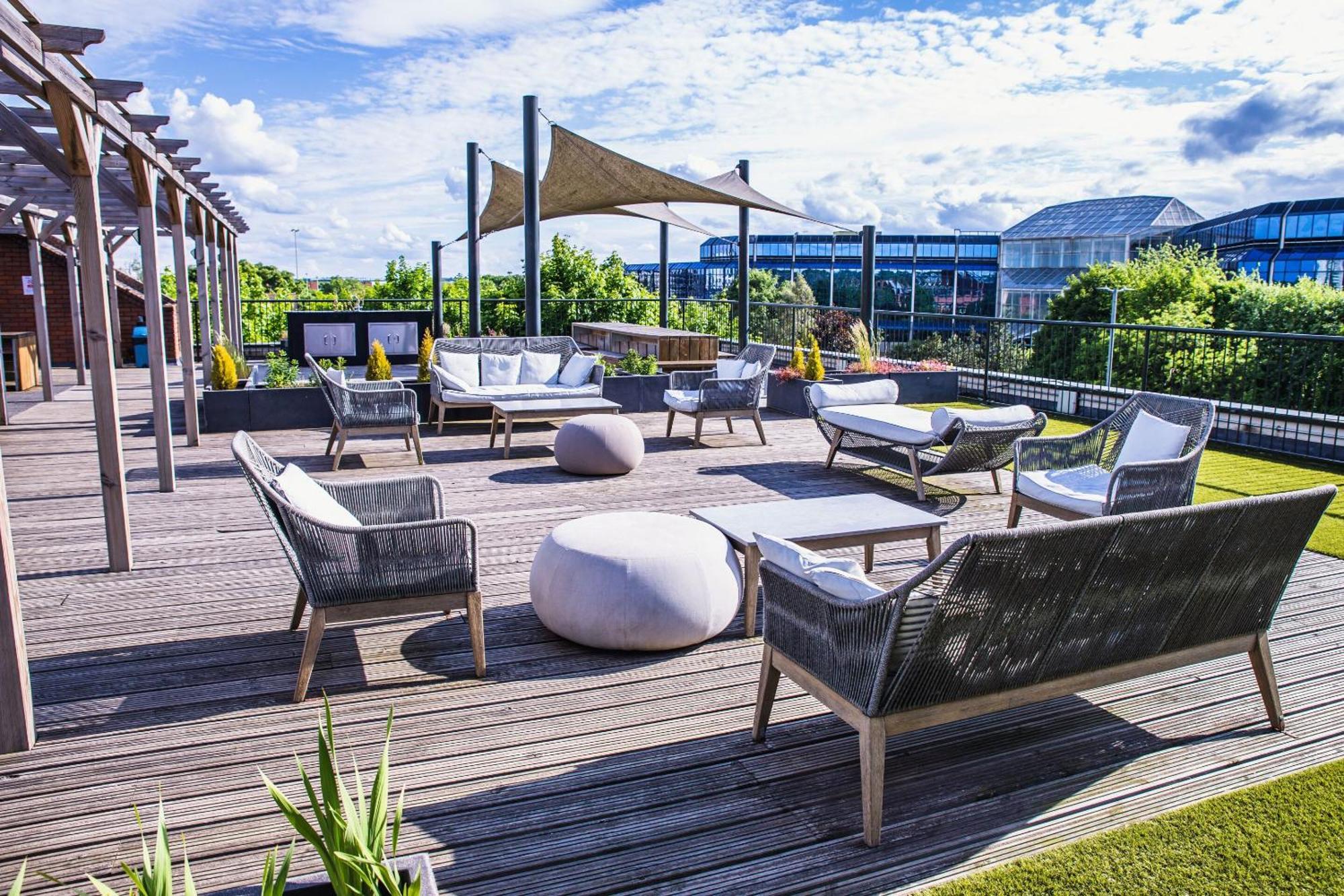 Luxury 1 Bedroom Serviced Apartment With Roof Terrace & Gym Stevenage Eksteriør bilde