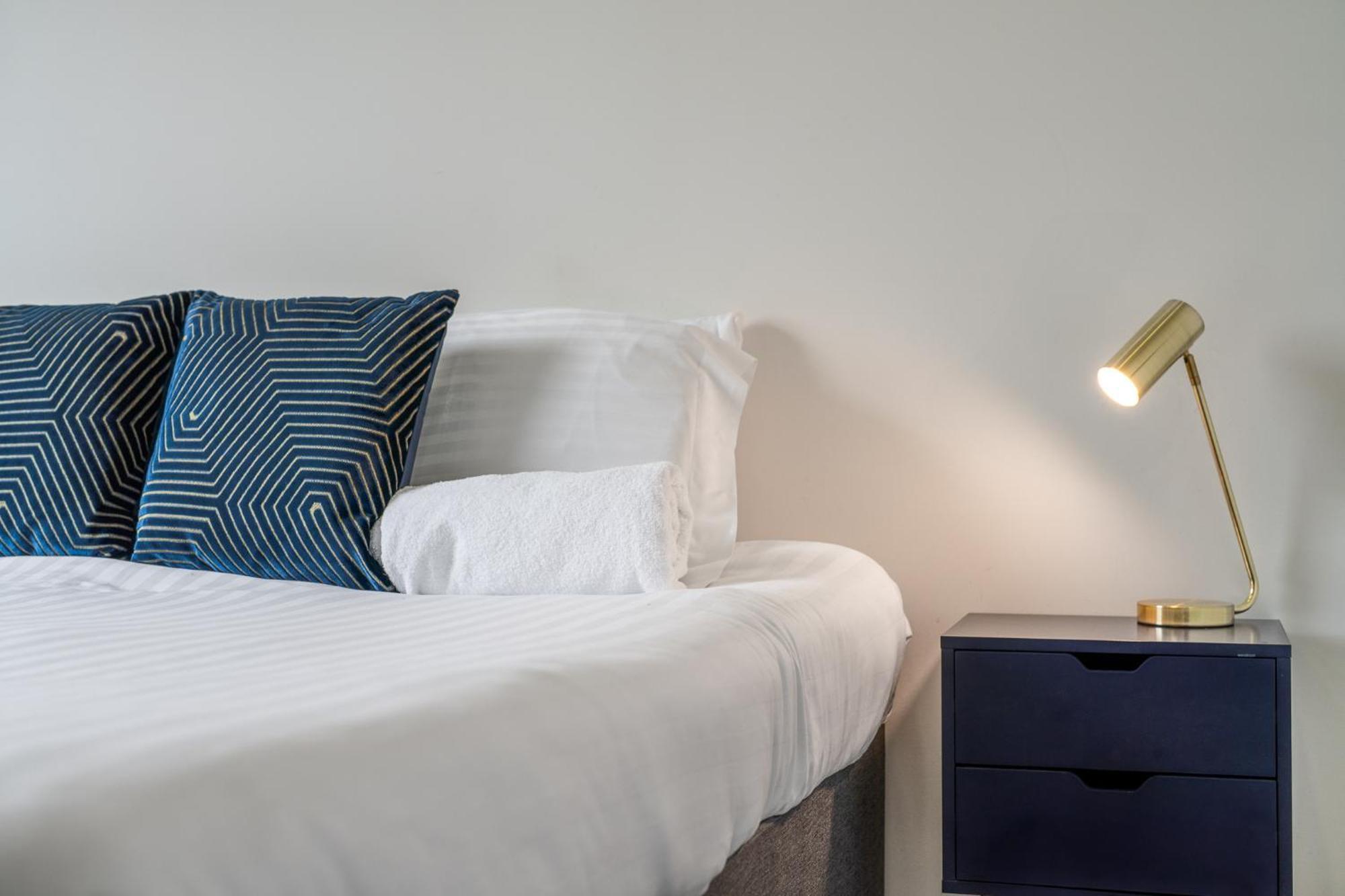 Luxury 1 Bedroom Serviced Apartment With Roof Terrace & Gym Stevenage Eksteriør bilde