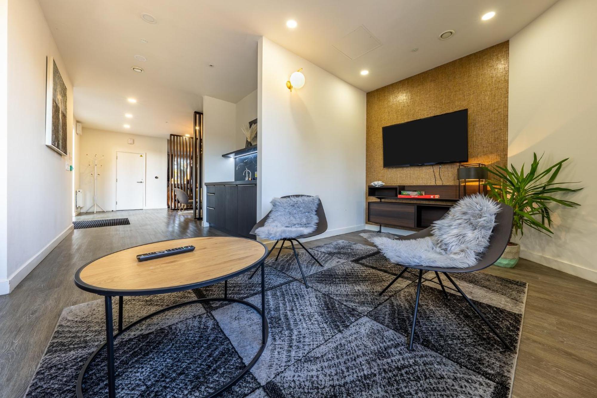Luxury 1 Bedroom Serviced Apartment With Roof Terrace & Gym Stevenage Eksteriør bilde