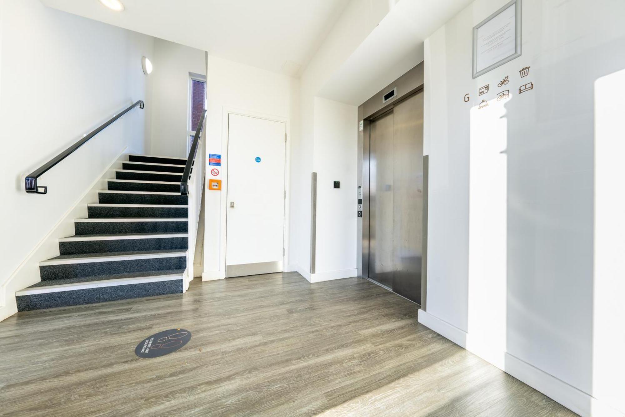 Luxury 1 Bedroom Serviced Apartment With Roof Terrace & Gym Stevenage Eksteriør bilde