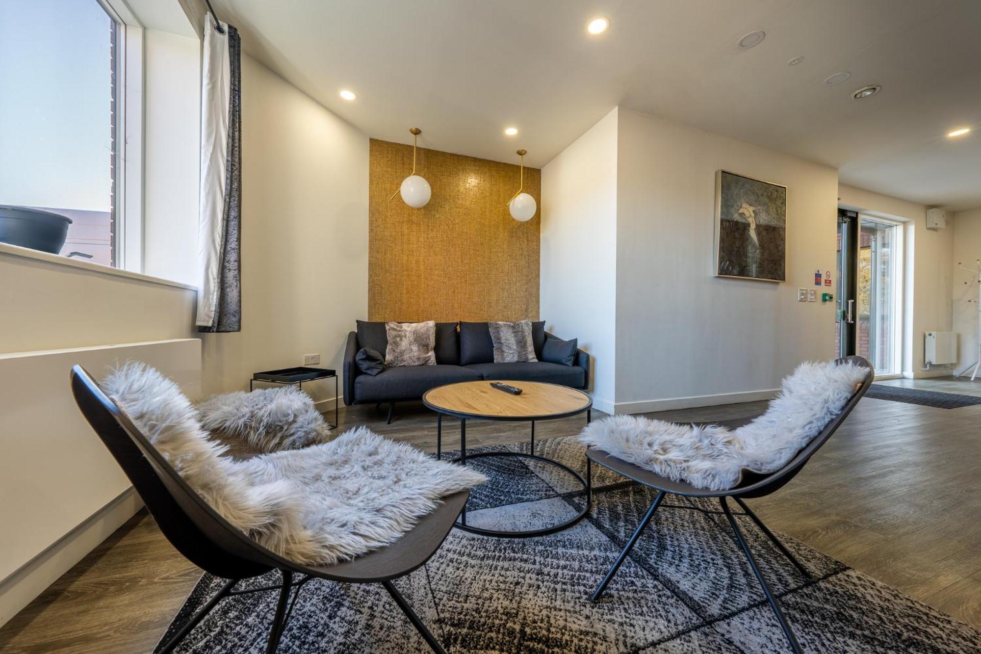 Luxury 1 Bedroom Serviced Apartment With Roof Terrace & Gym Stevenage Eksteriør bilde