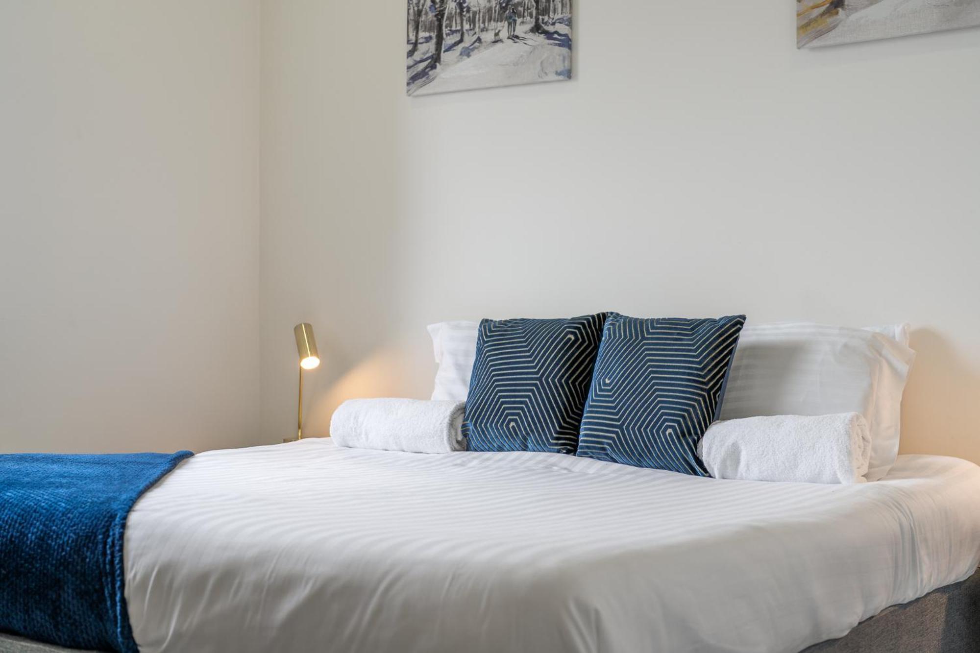 Luxury 1 Bedroom Serviced Apartment With Roof Terrace & Gym Stevenage Eksteriør bilde