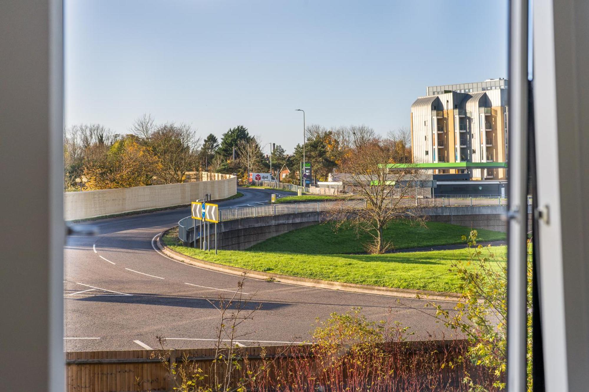 Luxury 1 Bedroom Serviced Apartment With Roof Terrace & Gym Stevenage Eksteriør bilde