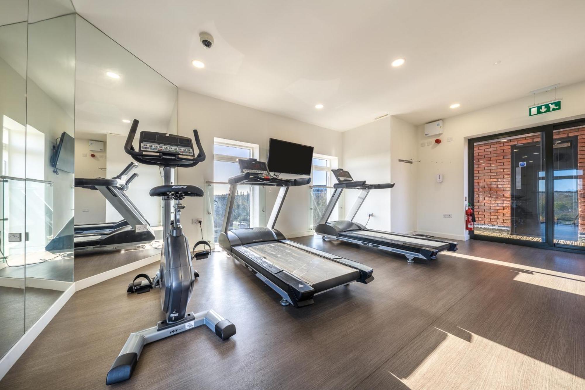 Luxury 1 Bedroom Serviced Apartment With Roof Terrace & Gym Stevenage Eksteriør bilde