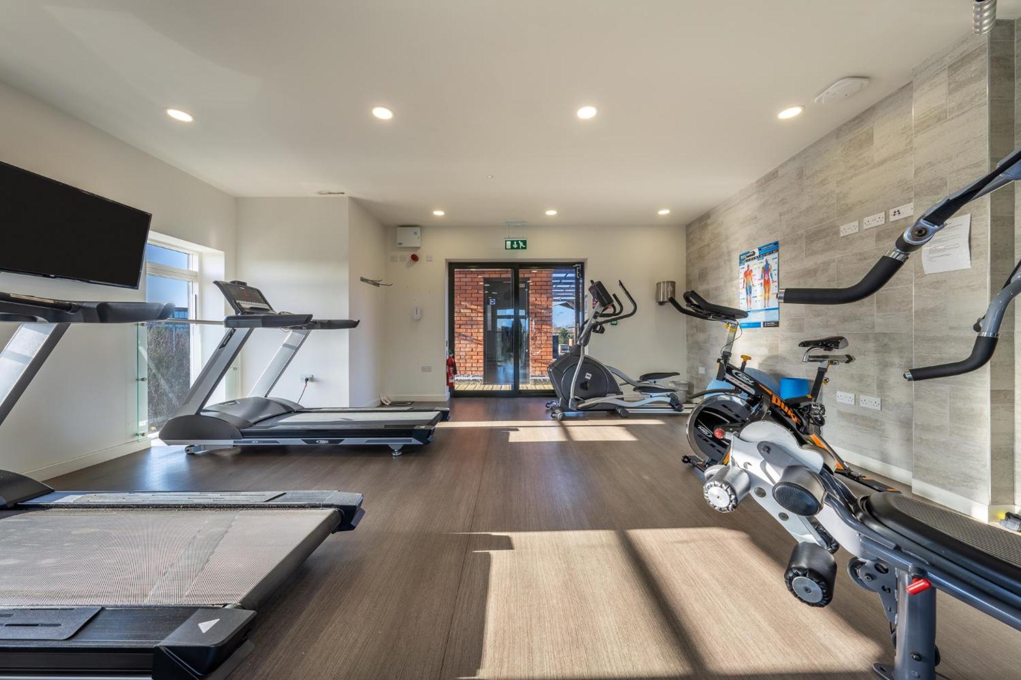 Luxury 1 Bedroom Serviced Apartment With Roof Terrace & Gym Stevenage Eksteriør bilde