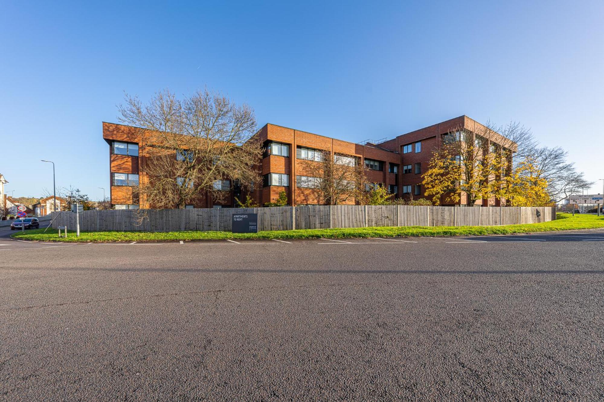 Luxury 1 Bedroom Serviced Apartment With Roof Terrace & Gym Stevenage Eksteriør bilde