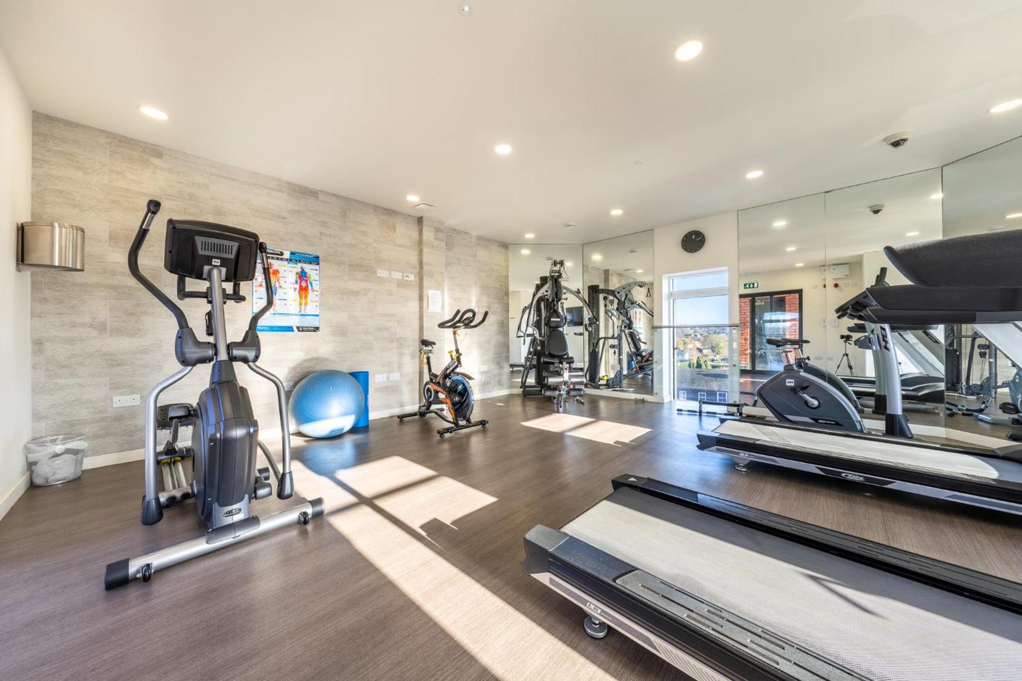 Luxury 1 Bedroom Serviced Apartment With Roof Terrace & Gym Stevenage Eksteriør bilde