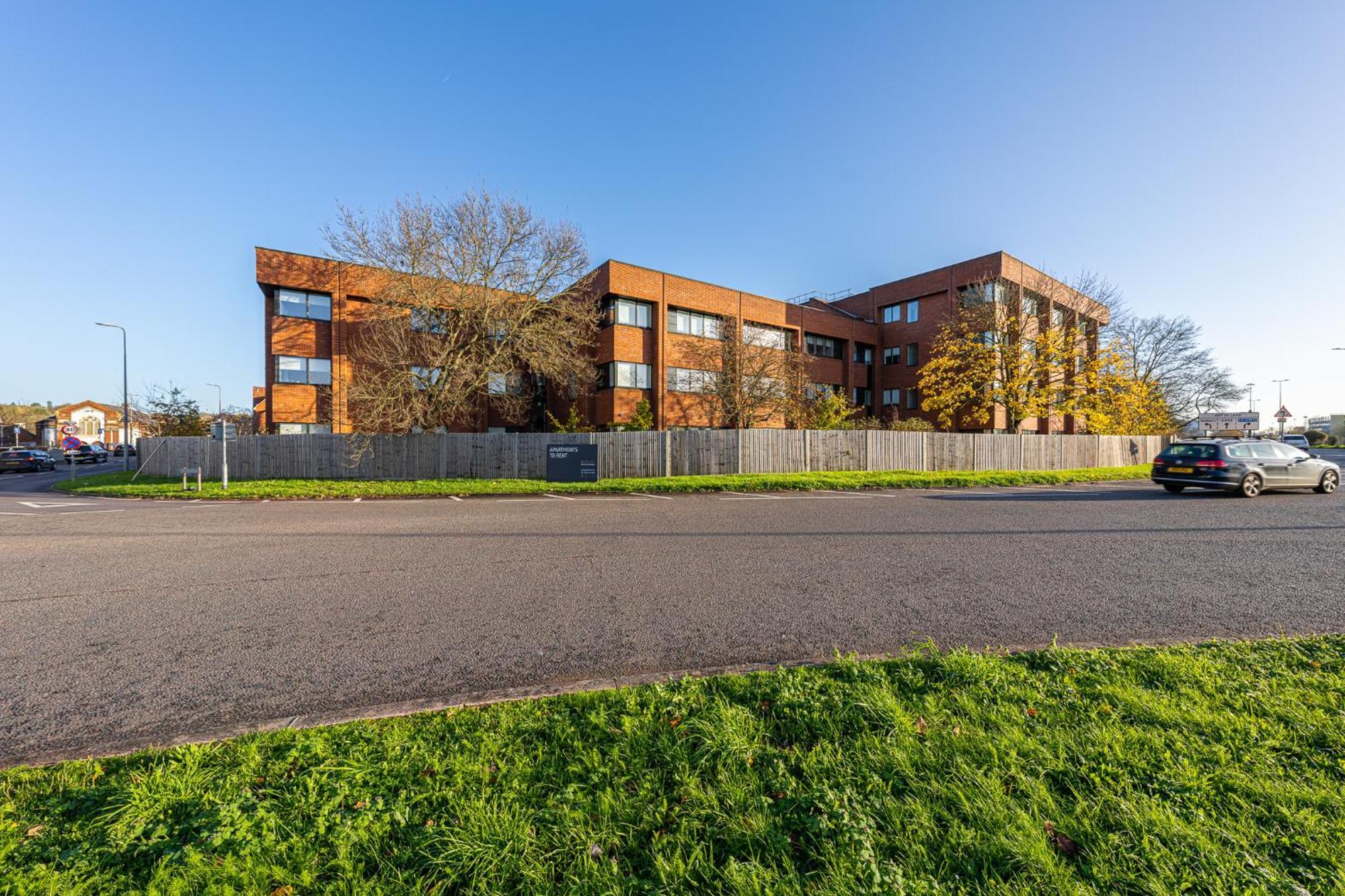 Luxury 1 Bedroom Serviced Apartment With Roof Terrace & Gym Stevenage Eksteriør bilde
