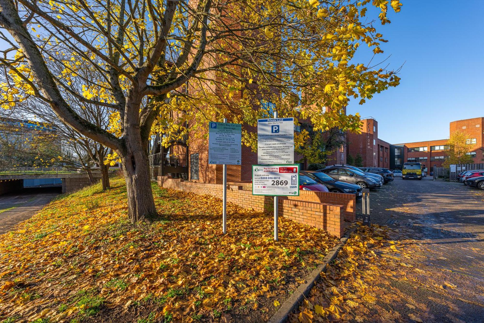 Luxury 1 Bedroom Serviced Apartment With Roof Terrace & Gym Stevenage Eksteriør bilde